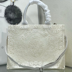 CD Book Tote With Strap Dior Médaillon Embroidery Cream Crochet 164677