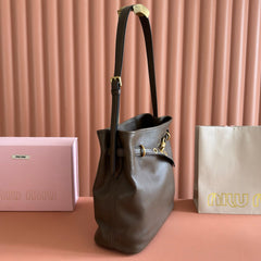 Miu 5BE101 Pouch Olive Cowhide 285394