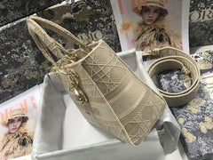 MEDIUM LADY D-LITE BEIGE CANNAGE EMBROIDERY
