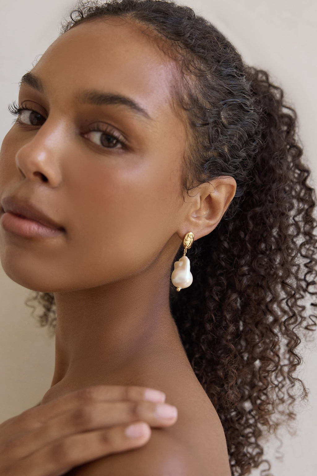 18k Gold Plated Endlessly Waiting Earrings White