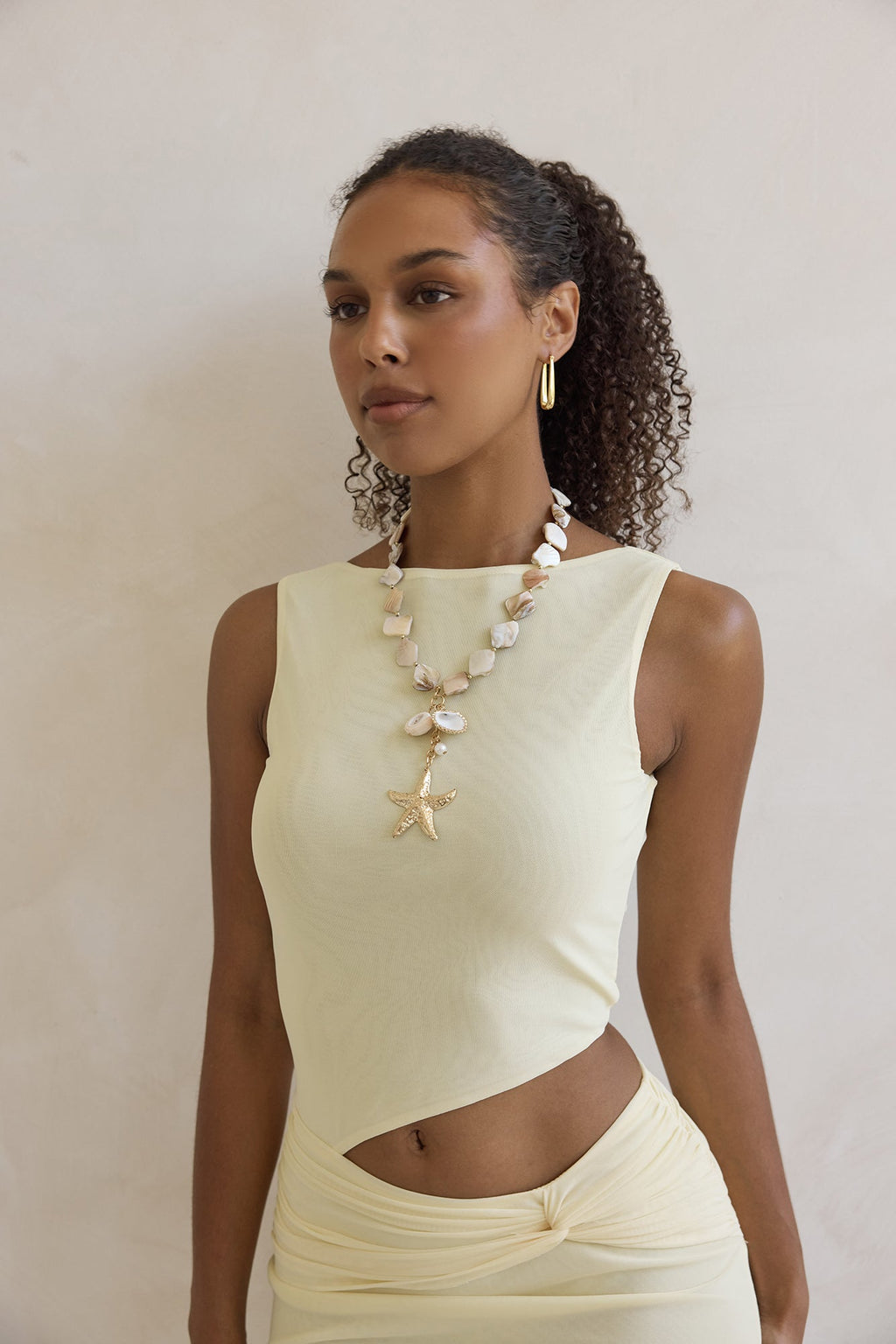 Scattered Waves Necklace Gold