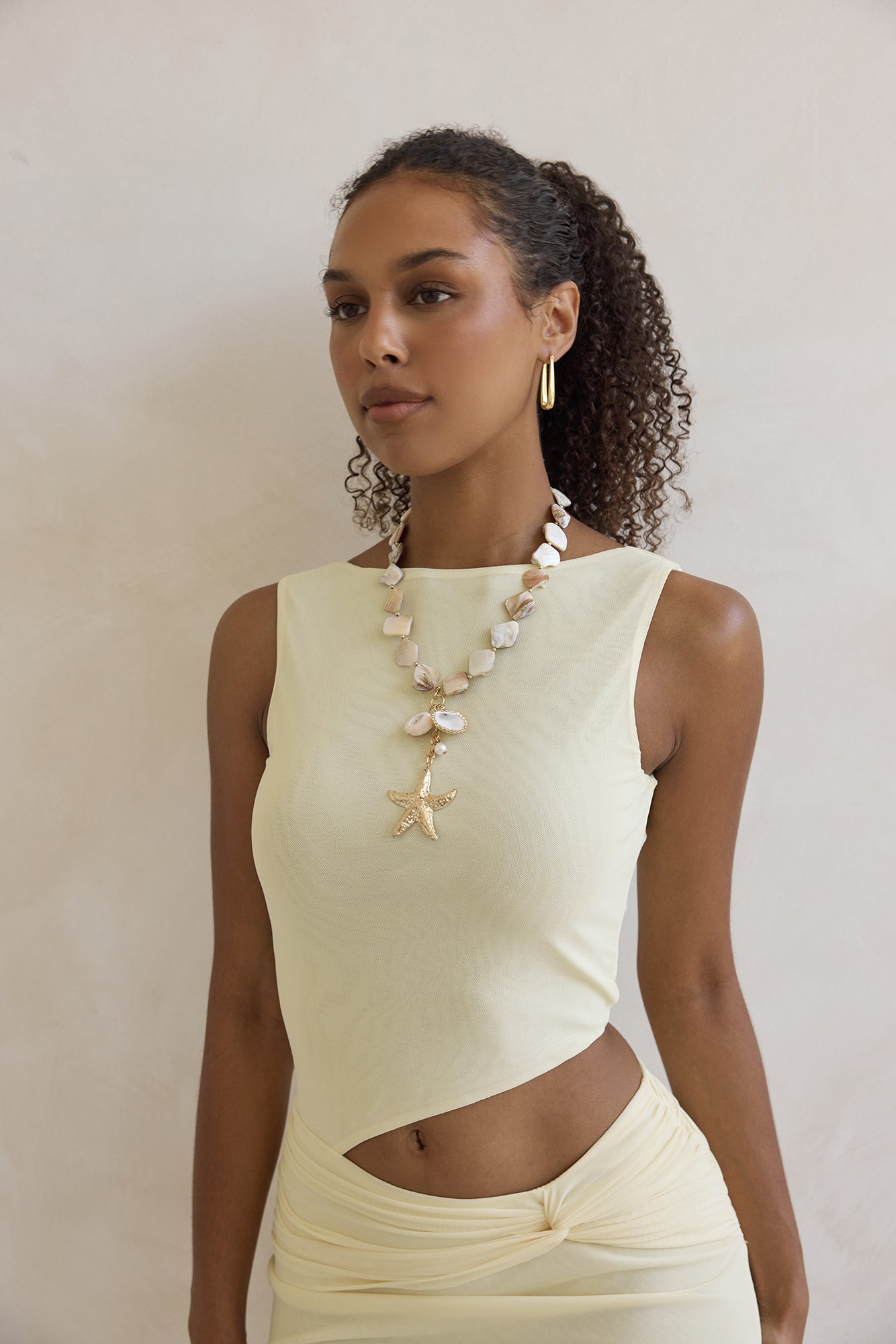 Scattered Waves Necklace Gold