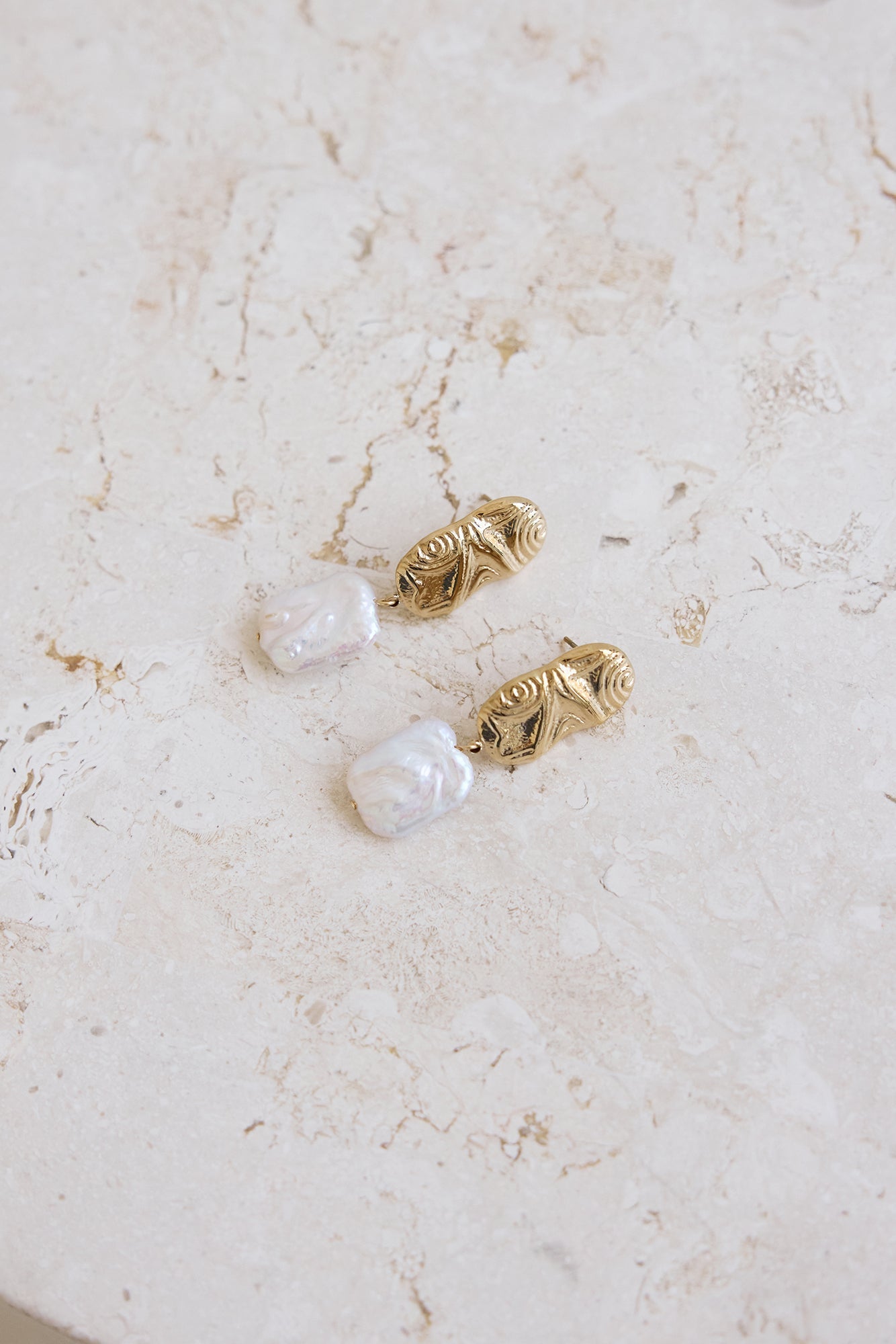 Work Of Art Earrings White Gold
