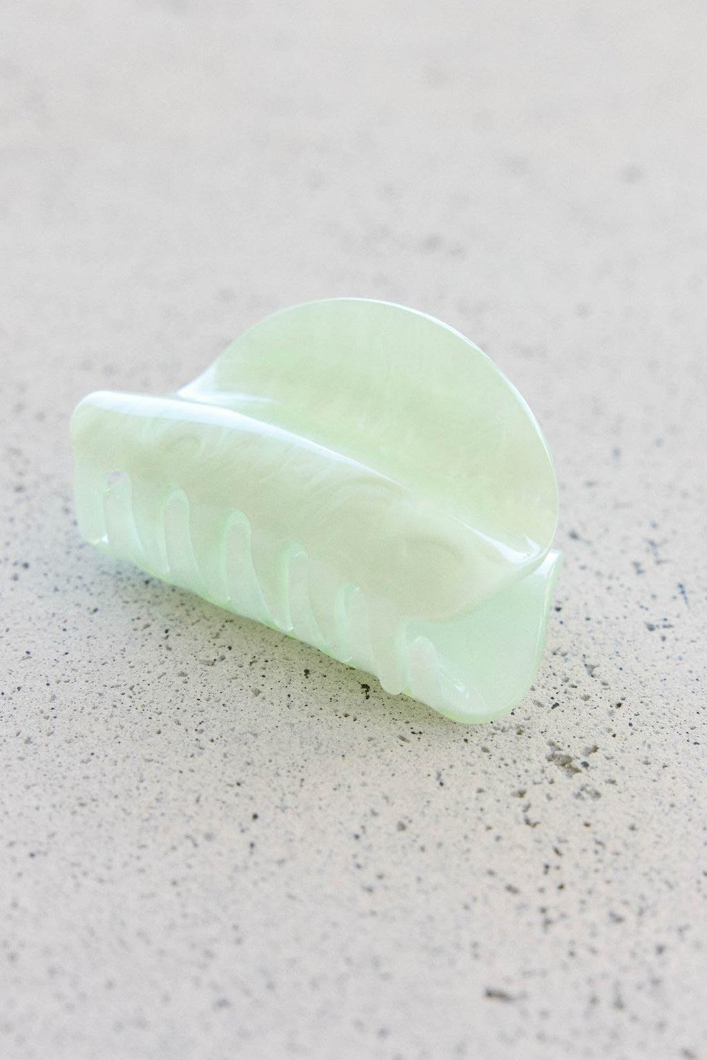 Wave To Earth Hair Claw Mint