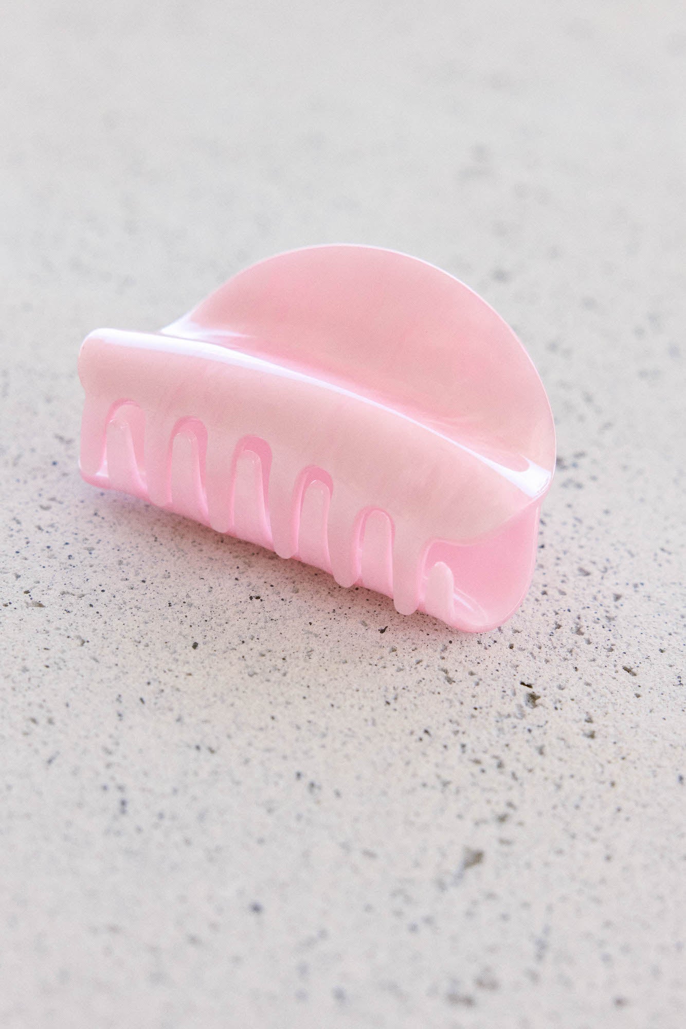 Wave To Earth Hair Claw Pink