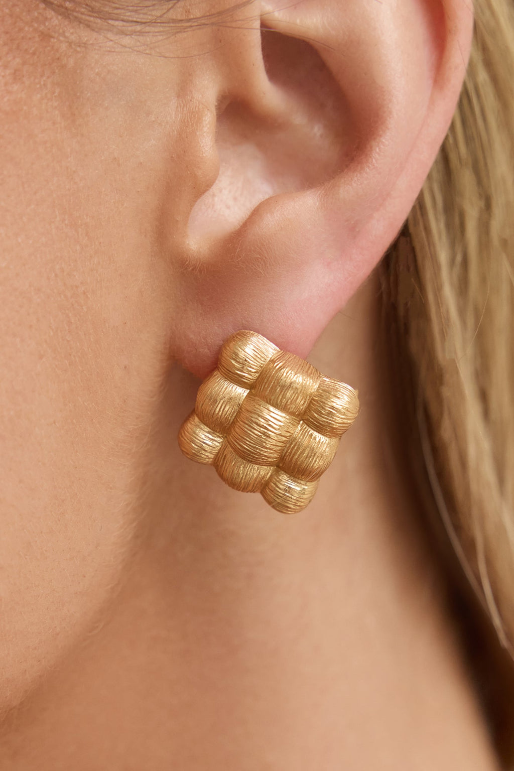 Beach Lounging Earrings Gold
