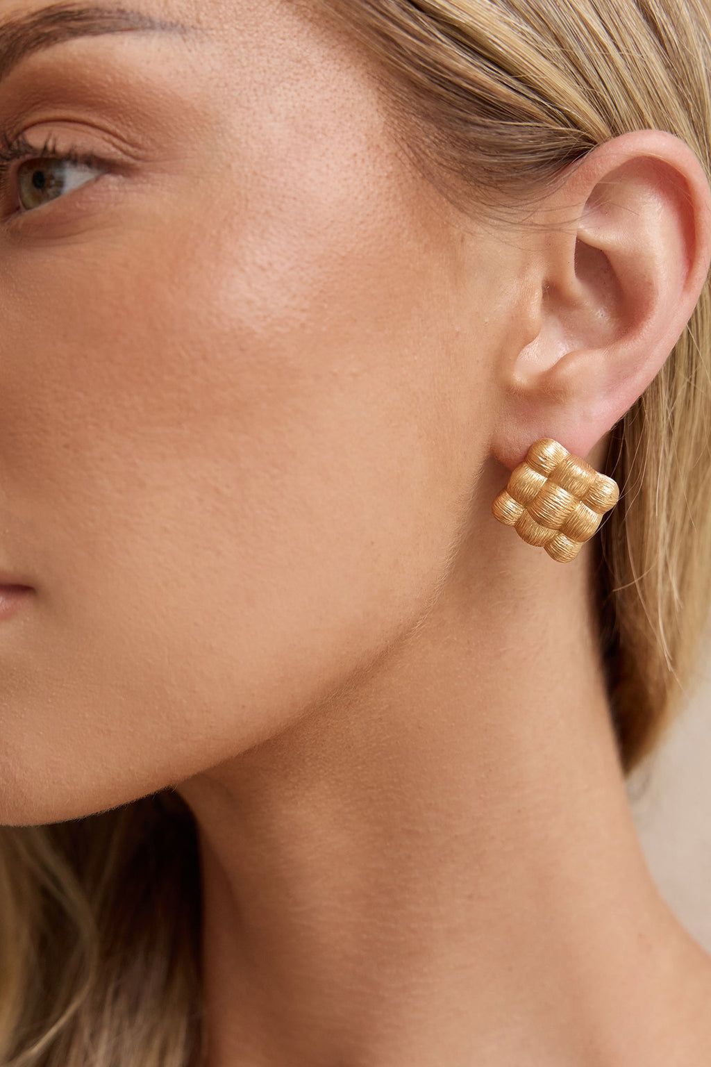 Beach Lounging Earrings Gold