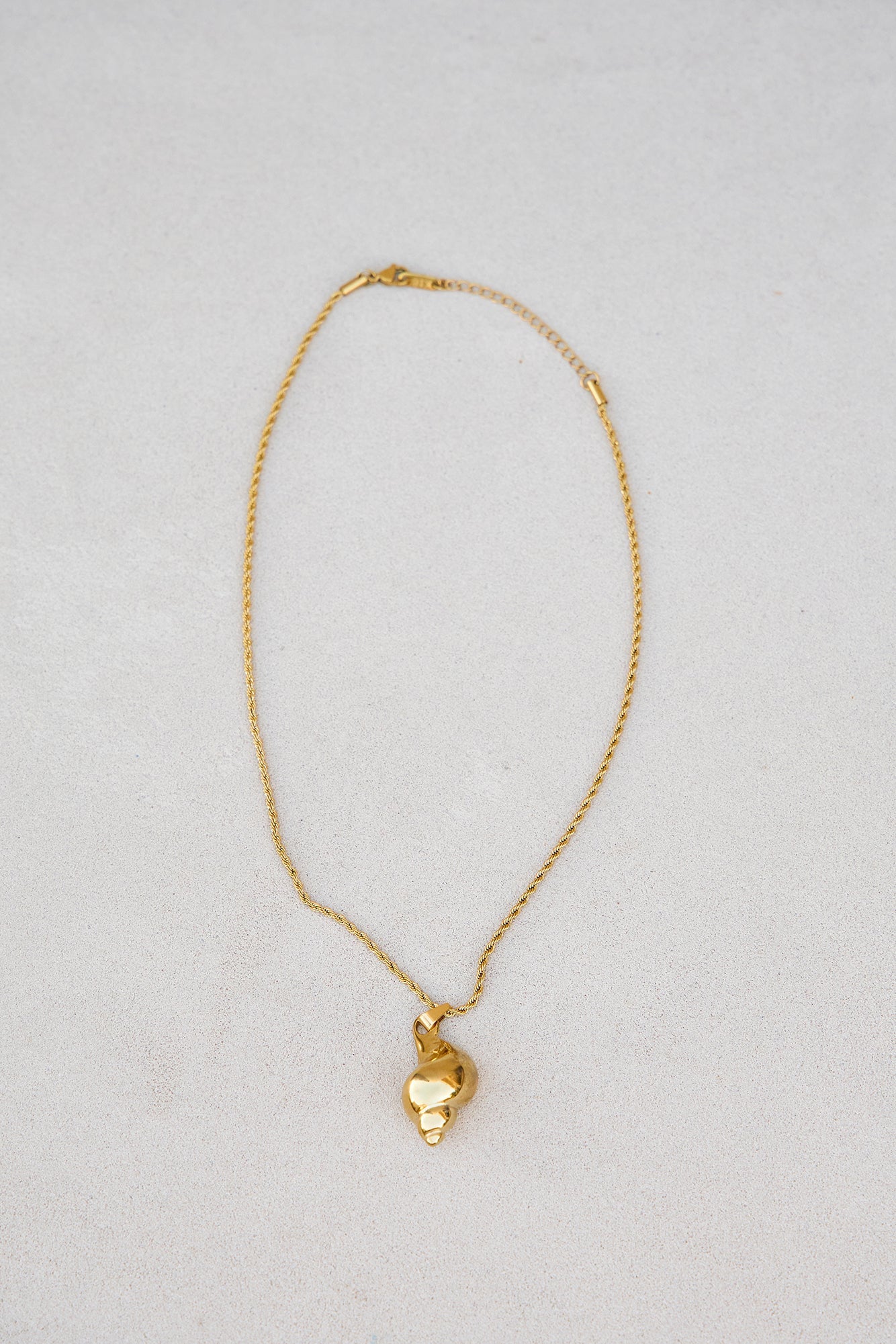 Ocean Shell Necklace Gold