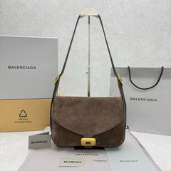 Clicca Shoulder Bag Medium Coffee Suede