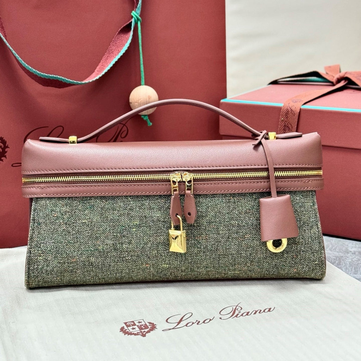 LP Extra Pouch L29 Muted Pink Cashmere Calfskin 282247